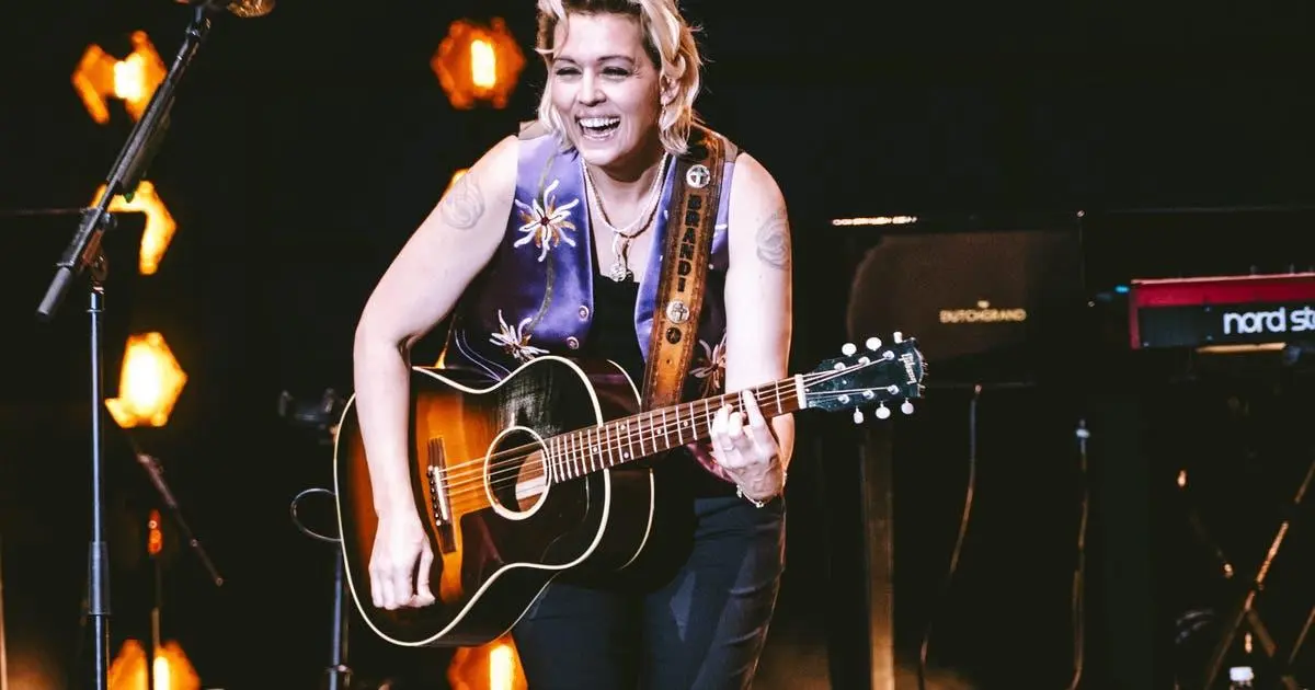 Ca sĩ Brandi Carlile hoãn chuyến lưu diễn vì lý do cá nhân