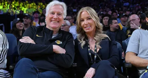 Mark Walter bán đội Lakers với giá kỷ lục 12 tỷ USD