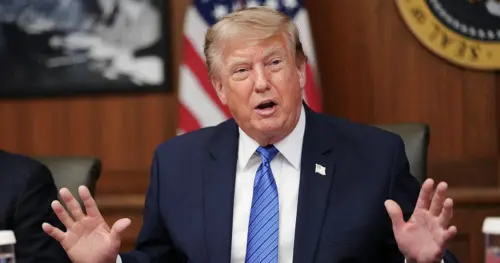 Tổng Thống Trump đe dọa khôi phục quỹ chống vũ khí hóa nếu đảng Cộng hòa phản đối