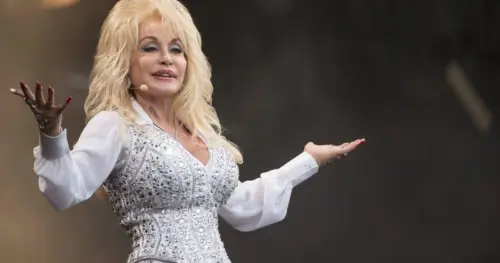 Bão nhiệt đới Dolly hình thành ở Đại Tây Dương, có phải đặt theo tên Dolly Parton?