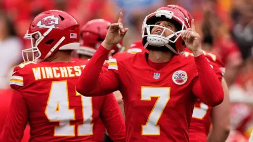 Cú đá 69 yards của Harrison Butker phơi bày tranh cãi ghi điểm mới của NFL