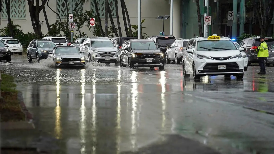 Bão nhiệt đới Moke hình thành, Đảo Lớn Hawaii chuẩn bị đón thêm mưa sau bão Lala