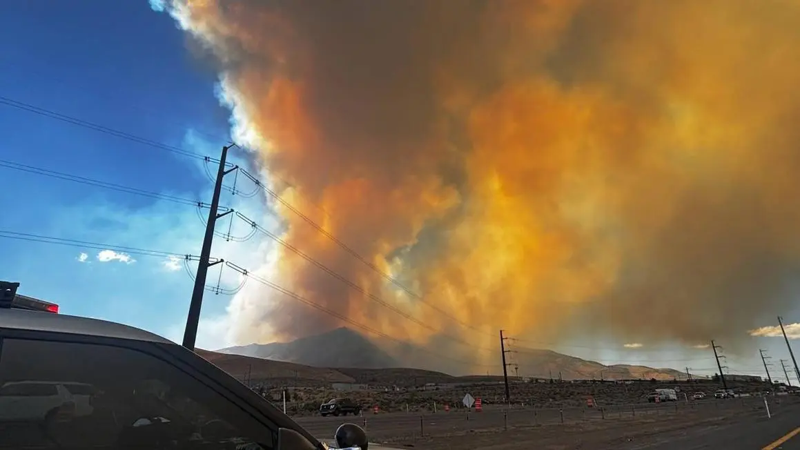Cháy Rừng Hawk Bùng Phát Hơn 10.000 Mẫu Anh, Đẩy Mạnh Lệnh Sơ Tán Gần Reno