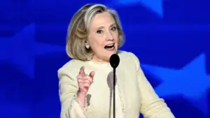 Bà Hillary Clinton nói Đảng Dân Chủ đang thử nghiệm, vấp phải chỉ trích là ‘điên rồ’