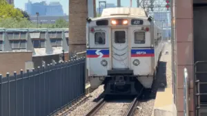Người đàn ông bị điện giật tử vong khi leo lên nóc tàu SEPTA ở Pennsylvania