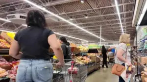 Thu hồi thực phẩm gồm xà lách, trứng và ớt chuông gây lo ngại cho người mua sắm tại Texas