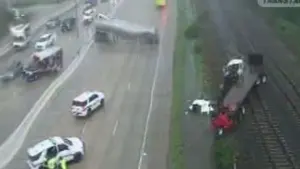 Cảnh báo giao thông tại Houston: Một đoạn đường Hardy Toll southbound bị phong tỏa sau vụ va chạm kép xe đầu kéo