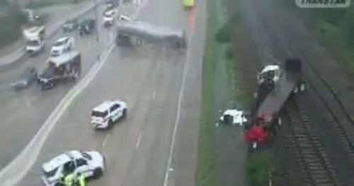 Cảnh báo giao thông tại Houston: Một đoạn đường Hardy Toll southbound bị phong tỏa sau vụ va chạm kép xe đầu kéo
