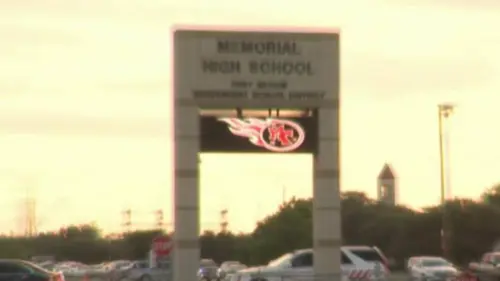 Học sinh Port Arthur ISD tố cáo bị huấn luyện viên đánh