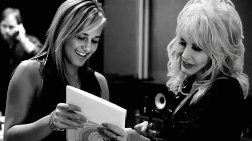 Nữ ca sĩ gốc Houston nhớ về Dolly Parton: Bà đã mở ra nhiều cánh cửa trong cuộc đời tôi