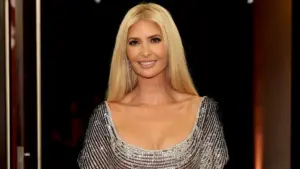 Ivanka Trump say mê lướt sóng tại Costa Rica