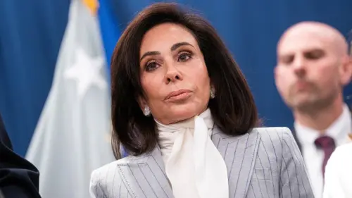 Tổng Thống Trump Bất Đồng Quan Điểm Với Công Tố Viên Về Vụ Phá Hoại Hồ Bơi Lịch Sử