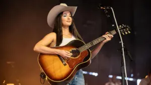 Nữ ca sĩ Kacey Musgraves kêu gọi ủng hộ trẻ em nhập cư tại buổi diễn