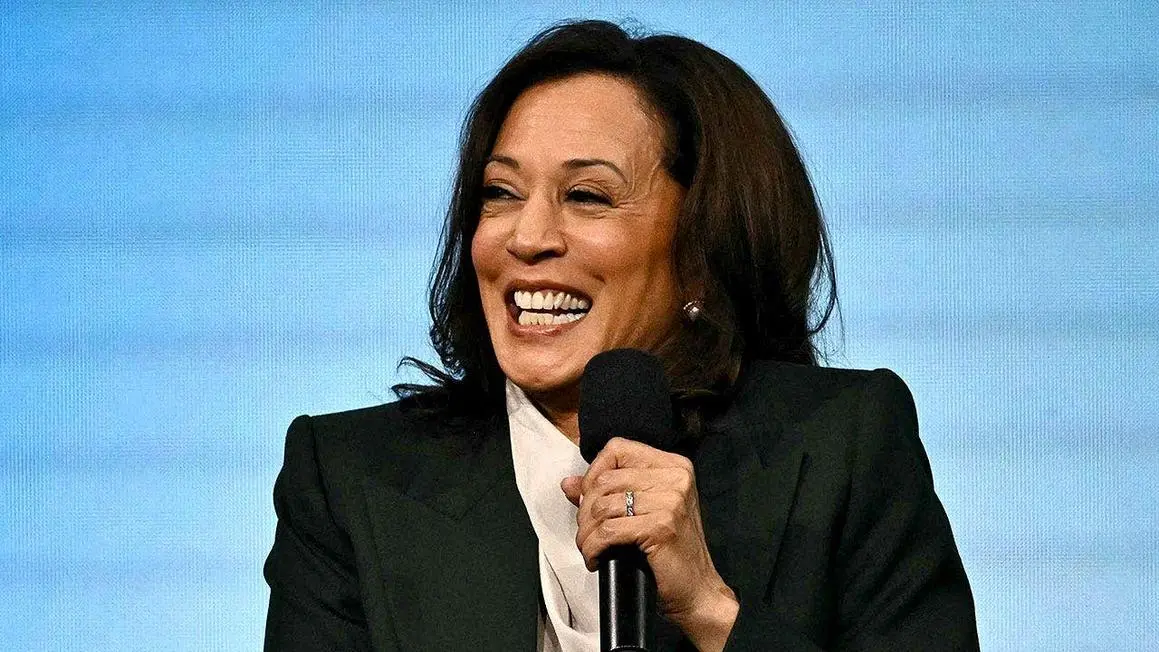 Phó Tổng Thống Kamala Harris bị chỉ trích vì sao chép khẩu hiệu của Tổng Thống Donald Trump
