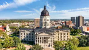 Adam Hamilton Thắng Phiếu Sơ Bộ Thượng Viện Dân Chủ Kansas