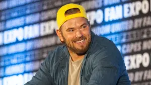 Ngôi sao ‘Chạng vạng’ Kellan Lutz rời California đến Tennessee tìm cuộc sống mới