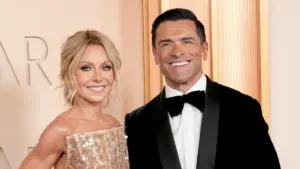 Kelly Ripa và Mark Consuelos khuyên các cặp đôi tránh tổ chức đám cưới linh đình