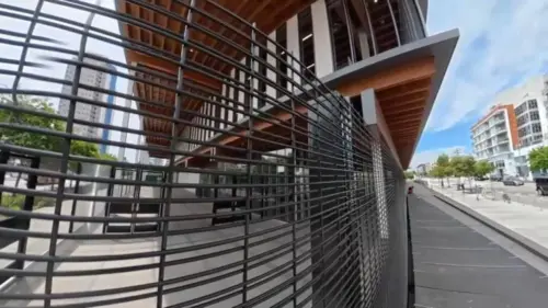 Long Beach chi tiêu ngân sách cho hàng rào thư viện là bao nhiêu?