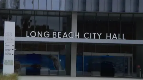 Thị trưởng, Quản lý Thành phố Long Beach và các quan chức khác được tăng lương trong bối cảnh thành phố đề xuất cắt giảm sâu và sa thải