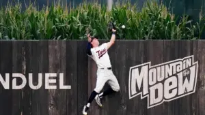 Kyle Schwarber ghi hai cú home run, Philadelphia Phillies thắng trận đấu Field of Dreams