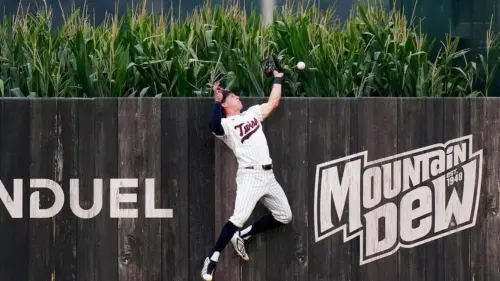 Kyle Schwarber ghi hai cú home run, Philadelphia Phillies thắng trận đấu Field of Dreams