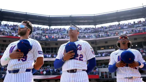 Raccoon ‘ăn cắp’ đồ ăn ở sân bóng chày Citi Field