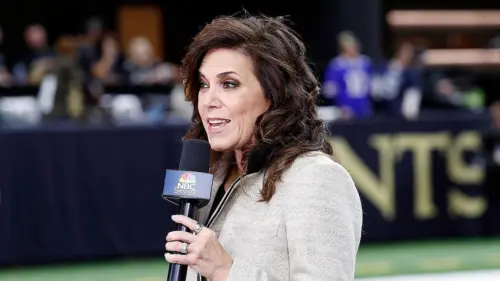 Michele Tafoya chỉ trích sự hoạt động chính trị của WNBA, xem Sophie Cunningham là người hùng của thể thao nữ