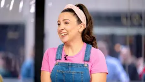 Giáo sư YouTube ‘Ms. Rachel’ ủng hộ ứng viên Đảng Dân chủ cấp tiến
