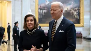 Nancy Pelosi phủ nhận biết về sự suy giảm của ông Biden, nói rằng những người biết ‘lẽ ra phải hành động’