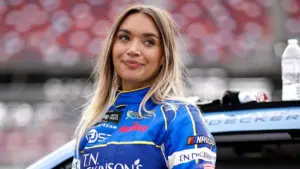 Natalie Decker rộn ràng chuẩn bị cho cuối tuần Daytona, ký giả ESPN rơi lệ và nhiều thông tin khác từ McAfee