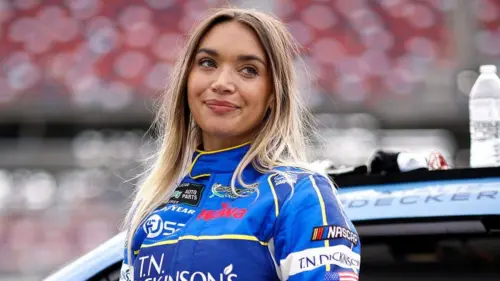 Natalie Decker rộn ràng chuẩn bị cho cuối tuần Daytona, ký giả ESPN rơi lệ và nhiều thông tin khác từ McAfee