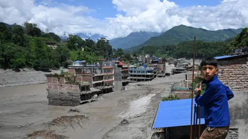 Lũ lụt lớn ở Nepal-Tây Tạng: Hàng trăm người chết, gần 1.000 người mất tích