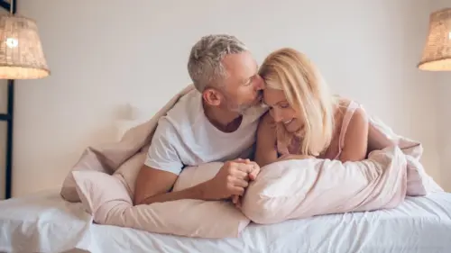 Tần suất quan hệ tình dục của các cặp vợ chồng tại Hoa Kỳ: Một cái nhìn về tiêu chuẩn thân mật