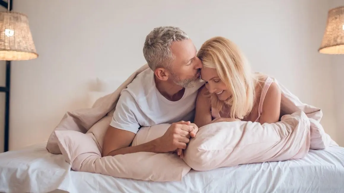 Tần suất quan hệ tình dục của các cặp vợ chồng tại Hoa Kỳ: Một cái nhìn về tiêu chuẩn thân mật