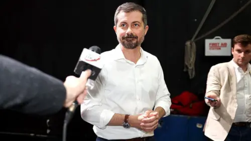 Pete Buttigieg Phân Biệt Bản Thân Với Biden Giữa Tin Đồn Ứng Viên Tổng Thống 2028, Gợi Ý Slogan ‘Build Back Better’ Không Hiệu Quả