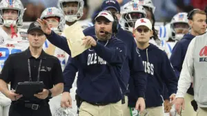 Trường Đại học Ole Miss đã nhờ đặc vụ FBI rà soát cơ sở bóng bầu dục sau khi HLV Lane Kiffin rời đi