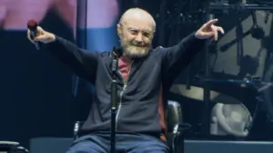 Phil Collins chia sẻ về lần đối mặt với cái chết, sức khỏe suy kiệt và sự cố gắng từ bỏ rượu