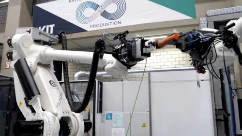 Robot thông minh học cách tháo gỡ máy móc hỏng