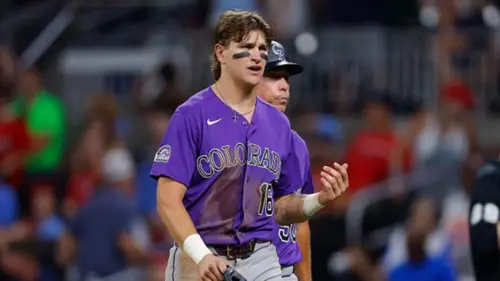 Cầu thủ trẻ của Rockies bị phạt vì hành động khiếm nhã với khán giả
