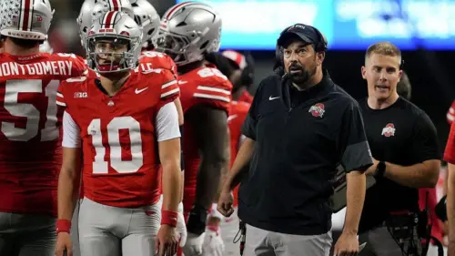 Ohio State dời ngày tri ân cầu thủ lớn tuổi khỏi trận đấu Michigan để giảm thiểu “sao nhãng”