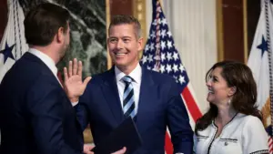 Cha mẹ của Bộ trưởng Giao thông Sean Duffy chia sẻ mối lo ngại về Harvard