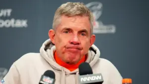 Huấn luyện viên Sean Payton của Broncos đáp trả nhà phân tích Geoff Schwartz sau khi chê bai khả năng ném xa của Bo Nix