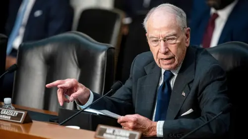 Chuck Grassley đóng vai trò quan trọng trong việc phê chuẩn Todd Blanche làm Tổng Chưởng lý