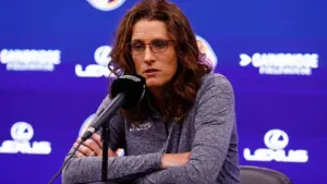 Huấn luyện viên Phoenix Mercury chỉ trích cách truyền thông khai thác các vấn đề của WNBA