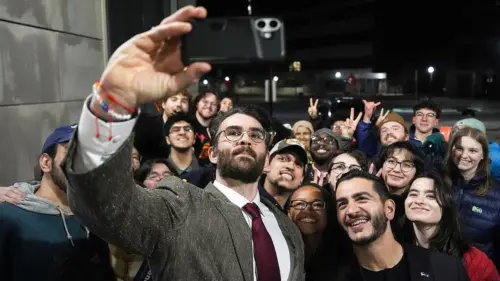 Hasan Piker và Abdul El-Sayed chế nhạo lời đe dọa rời Đảng của James Carville