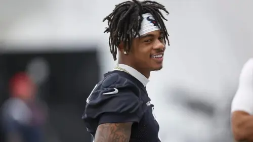 Houston Texans: Ngôi sao Tank Dell trở lại sân tập sau chấn thương nguy hiểm
