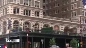Hôn phu thê Hoa Kỳ khốn đốn vì tiệm cưới ở Houston đóng cửa bất ngờ