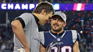 Cựu sao Patriots cho rằng việc Tom Brady không vào Hall of Fame ngay lần đầu là điều “điên rồ”