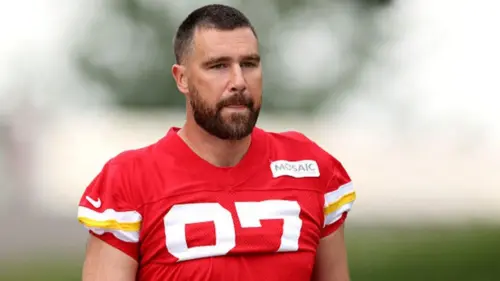 Huấn luyện viên Chiefs Andy Reid lên tiếng về ngoại hình của Travis Kelce