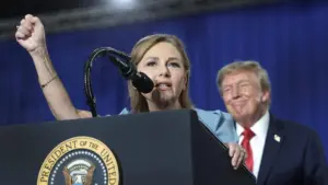 Tổng Thống Trump đáp trả kẻ quấy rối tại buổi vận động tranh cử